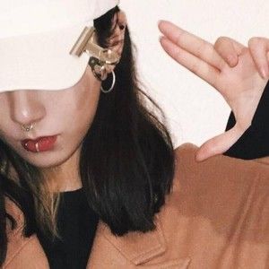 Meet your Posher, Claudia